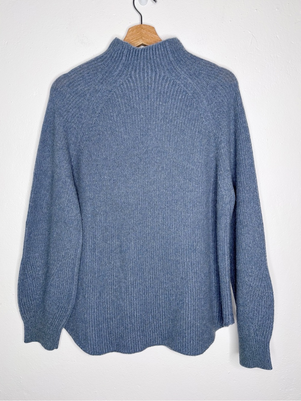 Margaret O’Leary Cashmere Mockneck Curved Hem Sweater Blue Size Small EUC